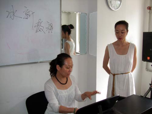 郑楚蓉拜师贺冰新学声乐与刘亦菲同门