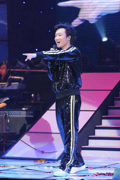 郑中基台湾演唱会首场满座 感谢歌迷等他八年