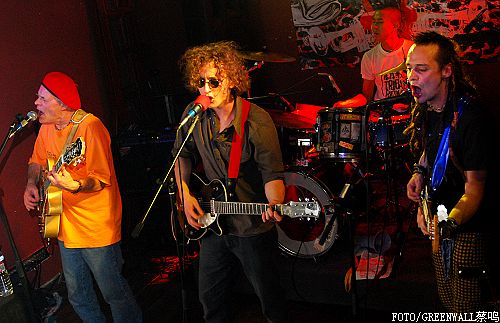 腾月部落乐队小酒馆演出现场