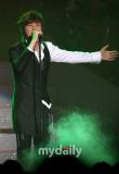 申彗星09亚洲巡演首尔揭幕频换造型秀舞姿(图)
