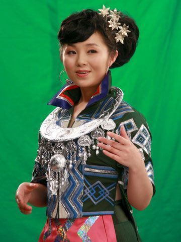 曾敏拍摄《喜歌》MV 军旅歌手为60周年献礼(