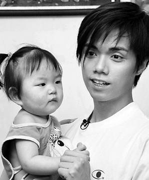 张敬轩任卡通大使:学习MJ多为孩子做好事(图)