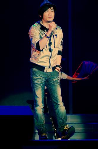 黄勇《我真的在乎》电台热播 MV网络点击日破