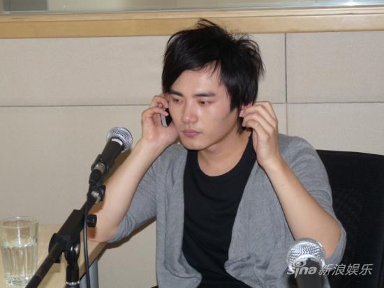黄阅宅太久疑似抑郁症下节目看心里医生(图)