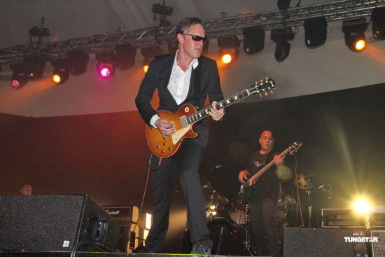 Joe Bonamassa十分投入
