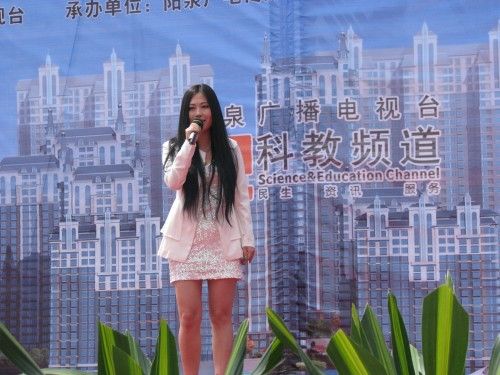 李草青青演出现场
