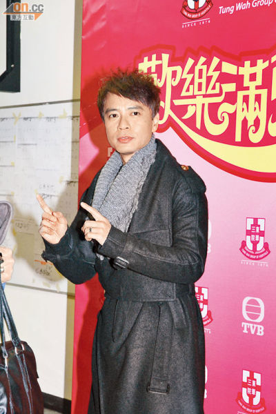 李克勤最近重返娘家，为东华演出。