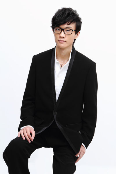 许嵩4月底南京开唱 好友戚薇曹轩宾助阵