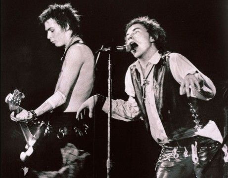 英国著名朋克乐队"性手枪"(sex pistols)
