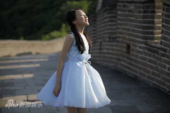 资料图片:童星豆豆长城拍摄外景照(5)_影音娱乐_新浪网