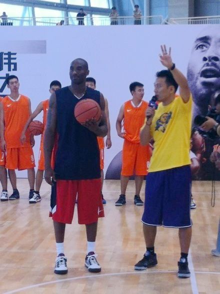 艾力克斯再会nba巨星科比难掩兴奋 影音娱乐 新浪网