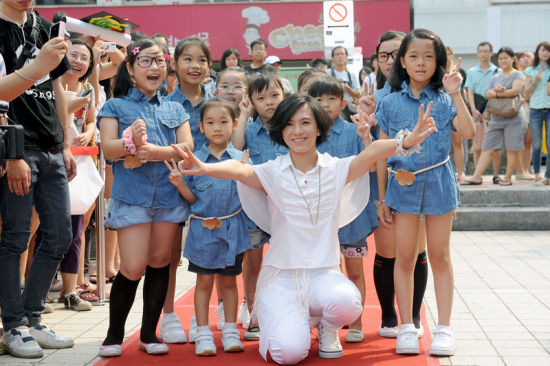 ��ܿ����һȺСŮ�������������