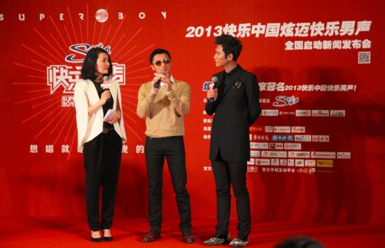 谢霆锋现身快男启动发布会 
