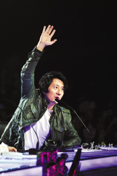 郑钧40岁迎来放松平和人生:与世界和解