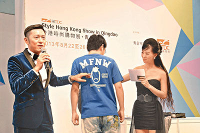 草蜢苏志威卖礼服唱歌两不误