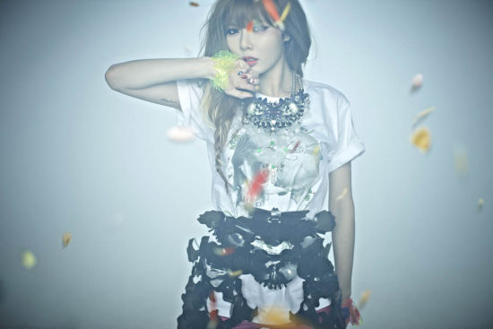 4minute公开新碟封面照 泫雅纹身吸睛|4minute