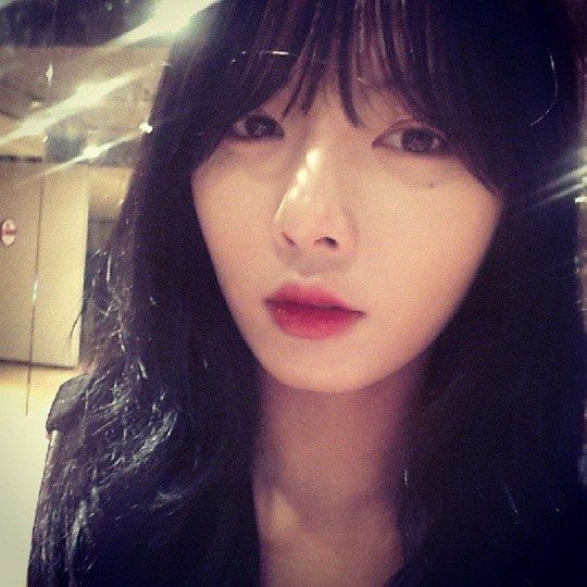 4minute泫雅晒发呆照 呆萌表情魅力不减|4minu