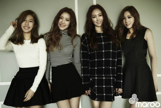 韩新女团1PS公开黑白团体照 演绎清纯气质|1P