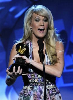 ͼģCarrieUnderwood˷ܷ