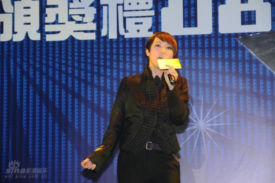 图文：SinaMusic乐坛民意指数-何韵诗登台献唱