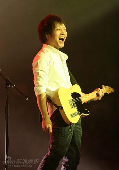 图文：许巍2009北京个唱-许巍歌声穿透心灵