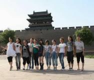 组图：快女太原10强出炉不畏炎热古城拍宣传片