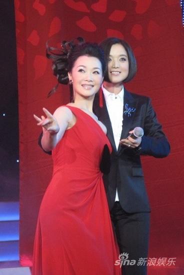 吕薇毛宁浪漫起舞 <wbr>共同演绎《枫桥夜泊》(图) 吕薇白雪深情对唱演绎经典姐妹情深(组图)