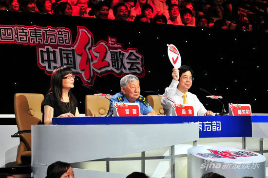 图文:2011中国红歌会精彩现场-雷蕾接棒坐镇