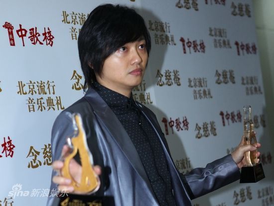 求阿弟仔的我是人的歌mP3