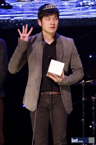 图文:《2012大众音乐颁奖礼》--张基河_影音娱乐_新浪网