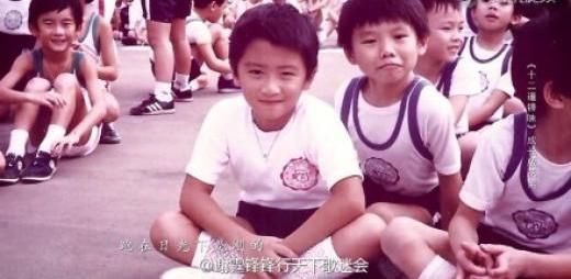 谢霆锋童年女装照曝光:涂红唇露香肩_电视新闻_大众网