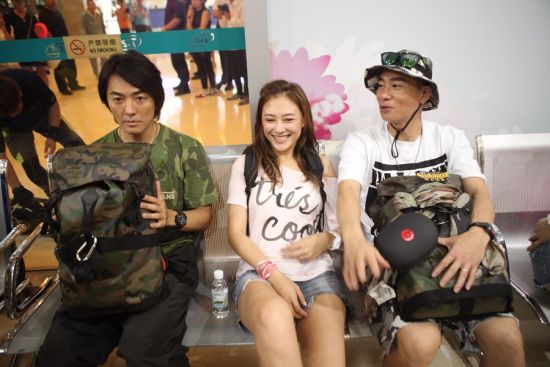 应采儿美国录节目街头呕吐 疑怀二胎