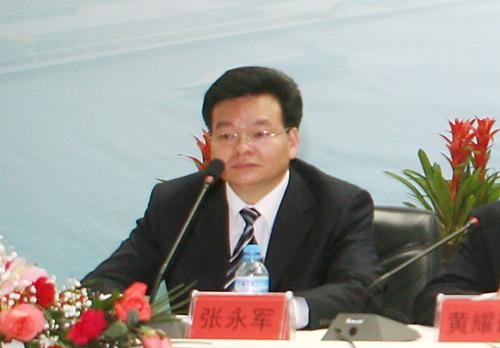 青海省参与上海世博会筹备工作领导小组办公室主任、青海省商务厅副厅长张永军介绍青海参与上海世博会情况。