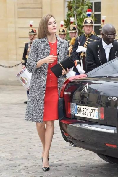职场穿衣教科书-西班牙王后Letizia Ortiz|西班牙