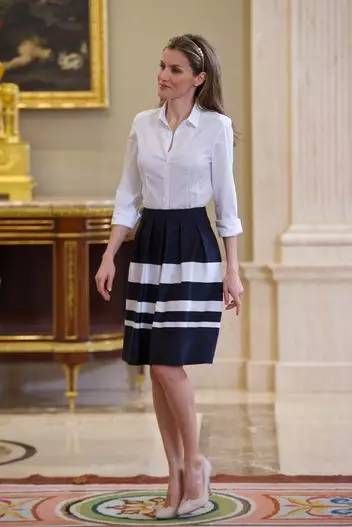 职场穿衣教科书-西班牙王后Letizia Ortiz|西班牙