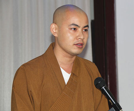 本科班学僧代表发言 