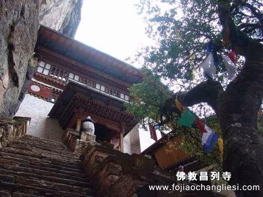 陡峭的山路