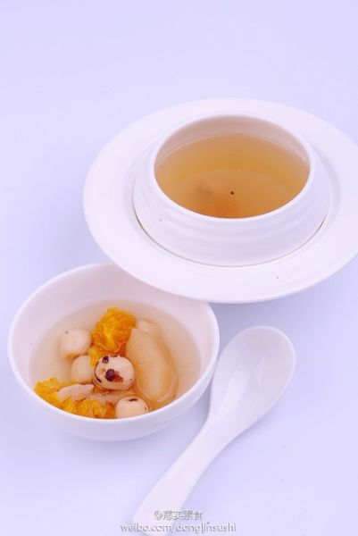 莲子苹果炖黄耳