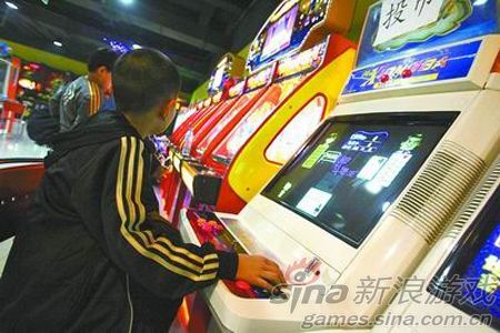 小学生沉迷赌博游戏机 半年输四千元_网络游戏