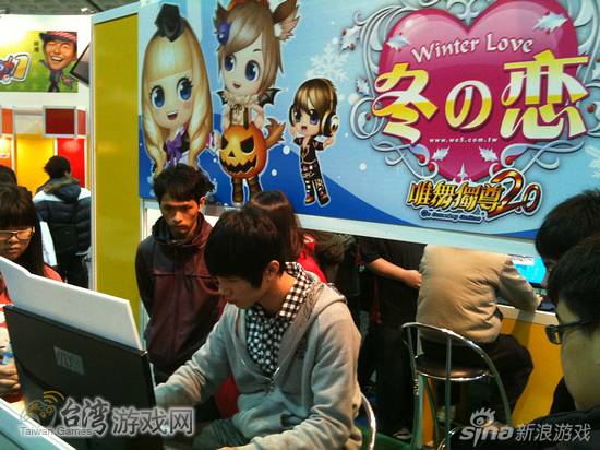 《唯舞独尊Online》神人试玩,吸引不少民众围观_台湾游戏网 《唯舞独尊Online》神人试玩,吸引不少民众围观_台湾游戏网