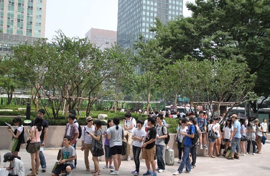 《上古世紀》韓國首爾簽售會 場外等待的讀者