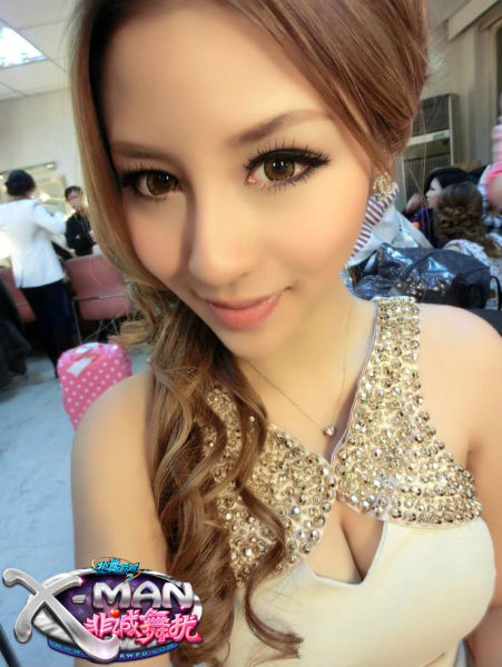 婚紗女嫵媚真實亮相