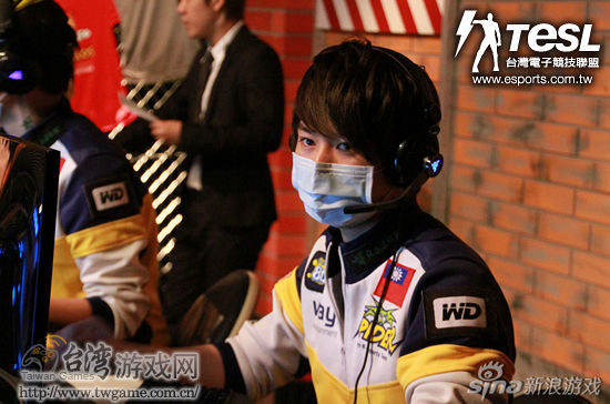 Leo�������ʹ�þѻ�ǹ����˵��ܡ���Ѿѻ��֡���������ά���Atlas�ڽ���_̨����Ϸ��