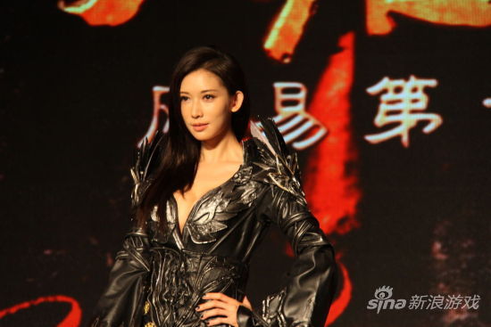 林志玲性感亮相