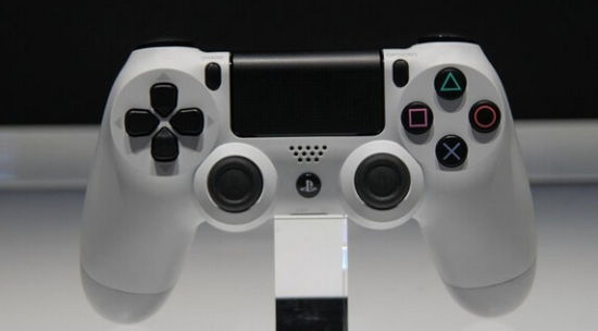 E3 2014:索尼白色款PS4实物超靓图集_电视游