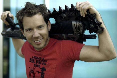 򡤲(Cliff Bleszinski)