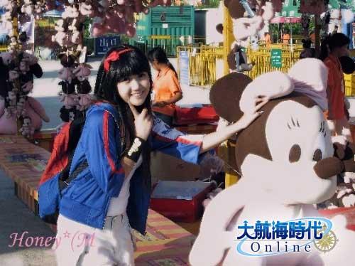 喷血美女 她居然与蟒蛇接吻?_网络游戏大航海