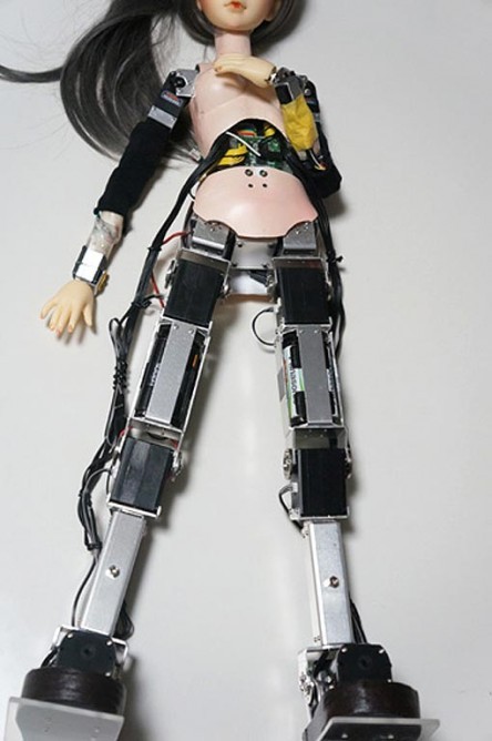 Dancing Doll RZ's mechanical endoskeleton before being covered with more life-like shells