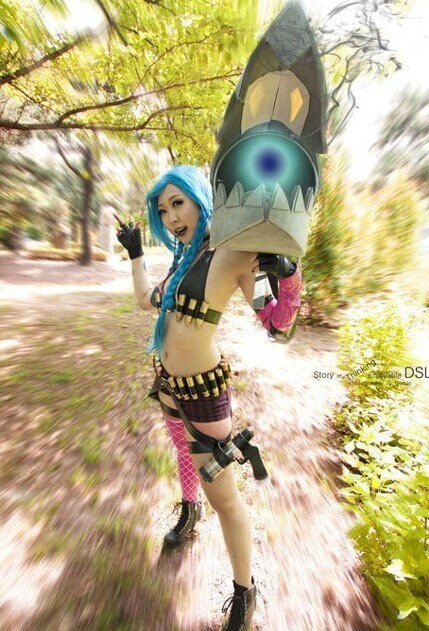 韩服<em>妹子COS金克斯</em>与阿狸 酥胸美腿惹人联想