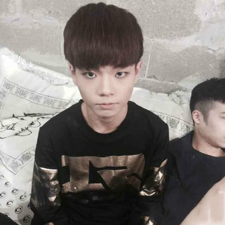 当电竞遇上时尚 各战队新赛季战袍点评